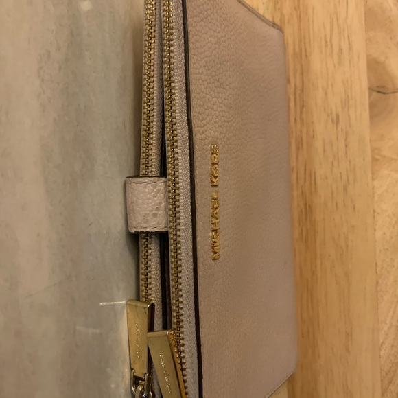 Michael Kors Cream Clutch Sleek Leather Double Zip Wristlet - Picture 5 of 9